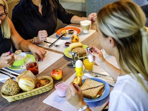 Café da manhã, almoço e jantar