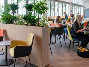 Frokost, lunsj og middag serveres