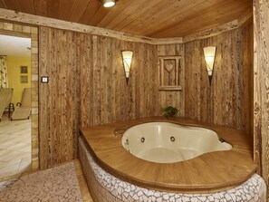 Articles de toilette gratuits, sĂšche-cheveux, serviettes fournies