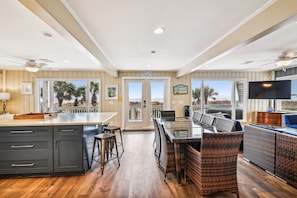 Interior - Aero Club: Luxury, Oceanfront Home with a Beautiful Pool Area (North Myrtle Beach)