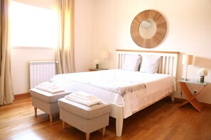 4 habitaciones, caja de seguridad en la habitación y escritorio 