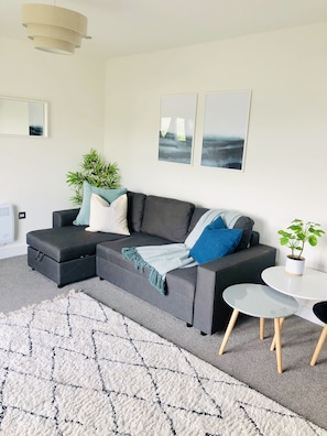 Appartement classique, 2 chambres | Bureau, espace de travail pour ordinateurs portables