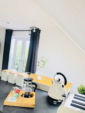 Fridge, microwave, oven, stovetop - 1 & 2 Bedroom Shield House Apartments Sheffield Centre (Sheffield)