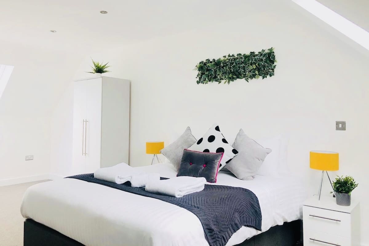 2 bedrooms, desk, laptop workspace, iron/ironing board