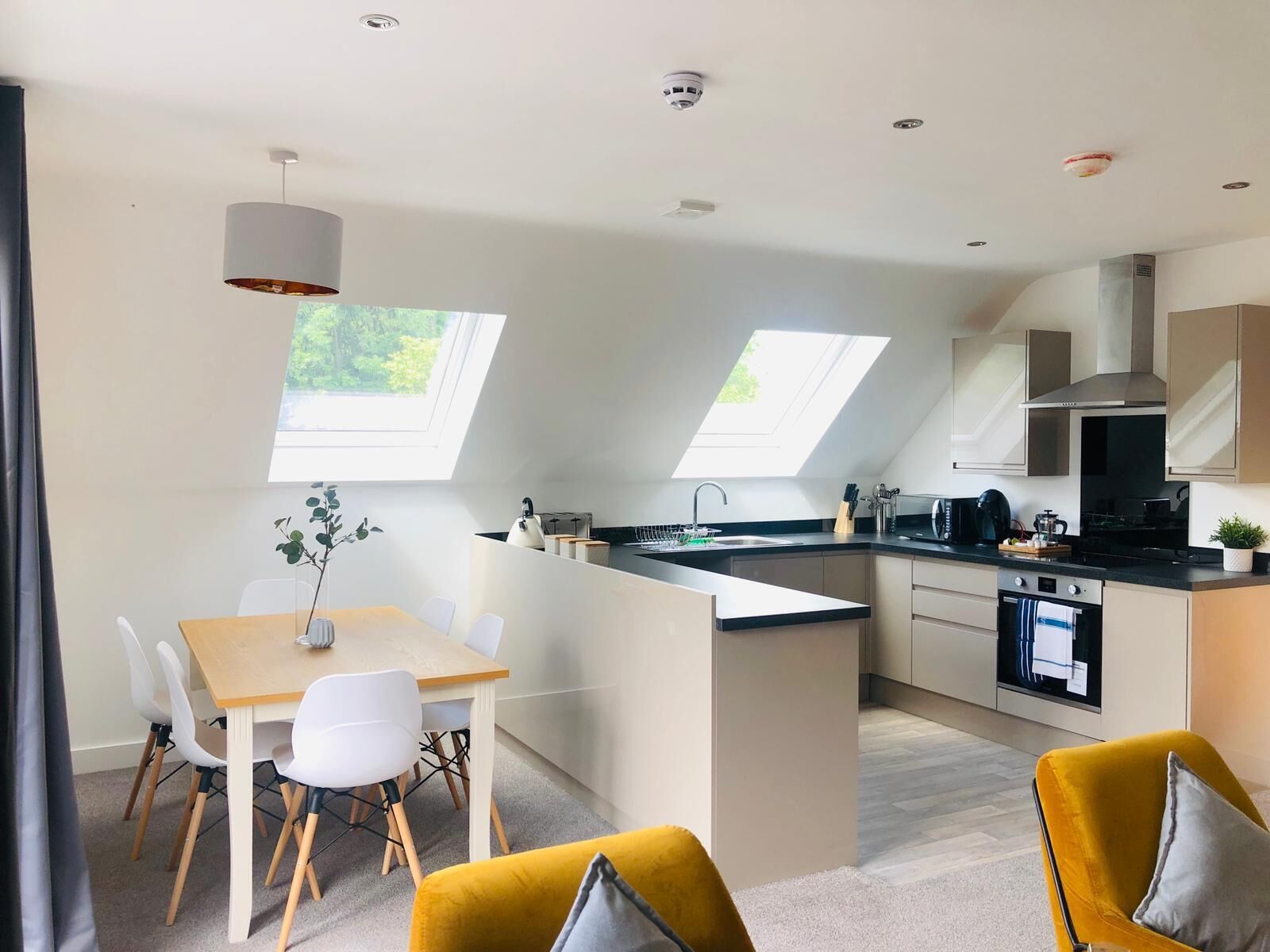 Premium Apartment | Private kitchen | Fridge, microwave, oven, stovetop