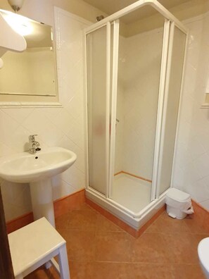 Triple Room | Bathroom - Casa Mari Paz (Córdoba)