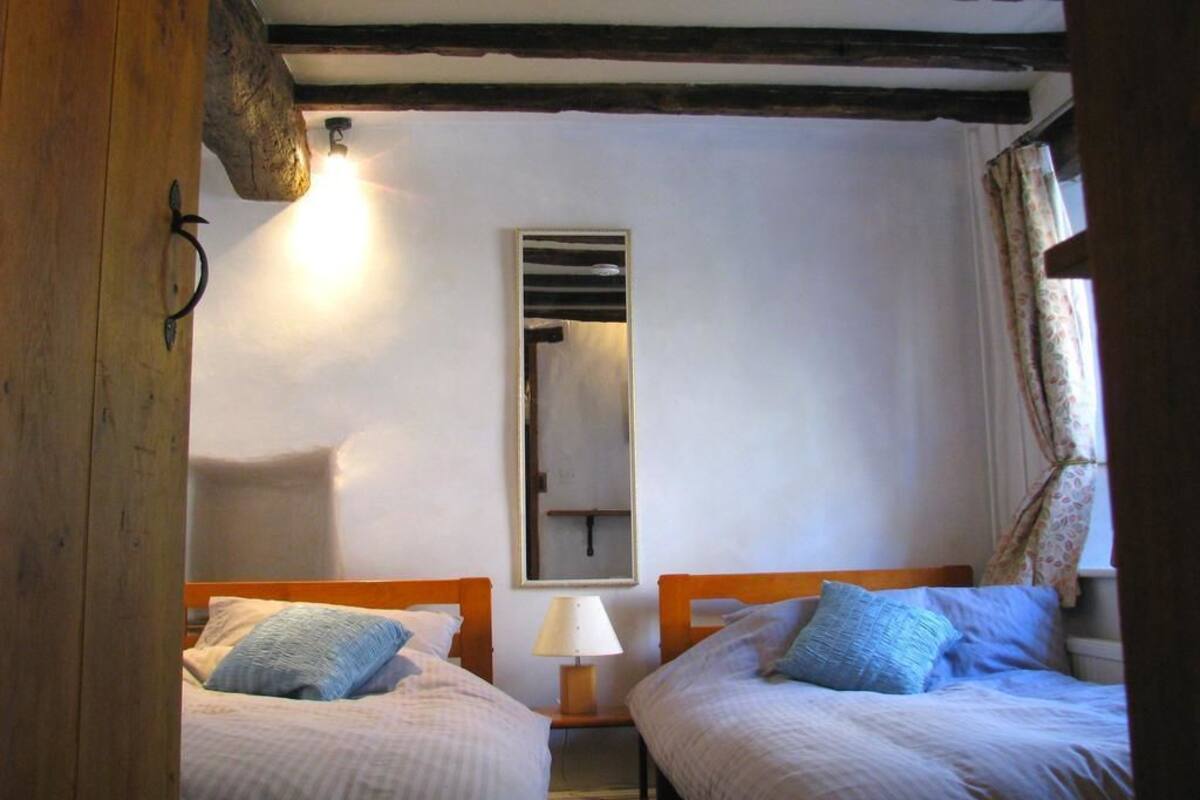 Twin Room | Soundproofing, iron/ironing board (on request), WiFi (free)