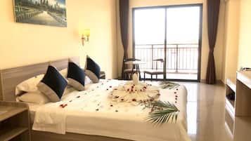 Deluxe Twin Room (with One-way Airport Pick)