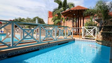 Seasonal outdoor pool