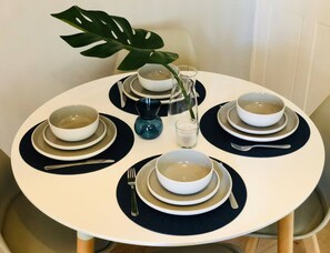 Dining - Centre of Birmingham, 2 Bedroom - Perfect for Families, Group, or Business by Sojo Stay (Birmingham)
