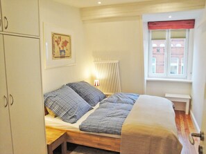 4 عدّة غرف نوم وواي فاي مجانًا وملاءات أسرّة