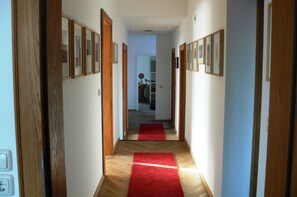 Townhome Basic (incl.150EUR cleaning&16EUR laundryFee) | 7 sovrum, individuell inredning, mörkläggningsgardiner och gratis wi-fi