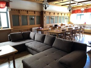 Maison en rangée de base (incl.150EUR cleaning&16EUR laundryFee) | Aire de séjour | Téléviseur à écran plat