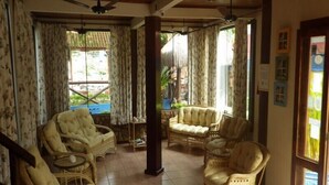 Khu tiếp khách ở sảnh