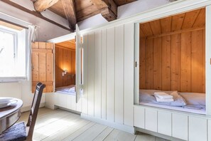 1 bedroom, travel cot, WiFi, bed sheets