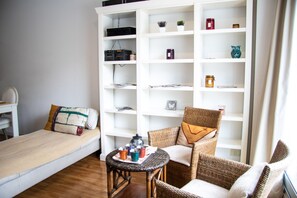 Studio | Living area | Flat-screen TV, DVD player - Cabrera Modern Flat (Buenos Aires)