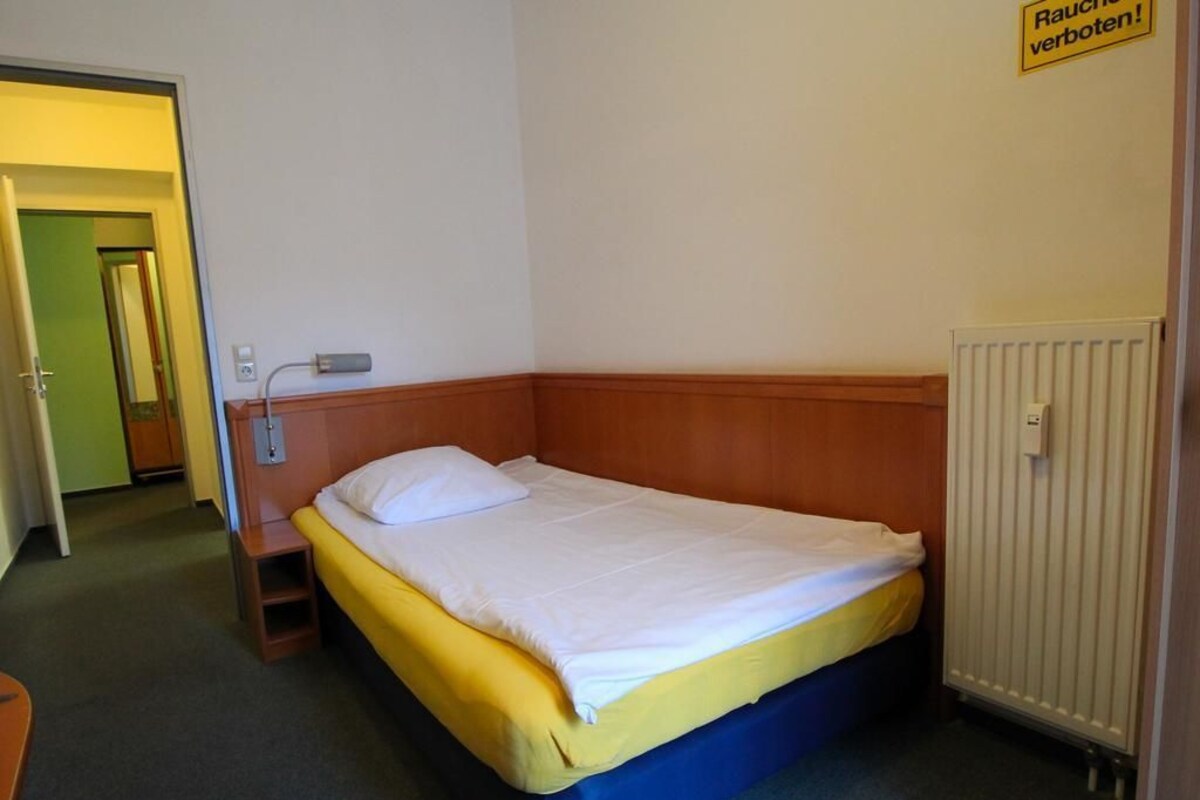 Single Room | WiFi (free), bed sheets