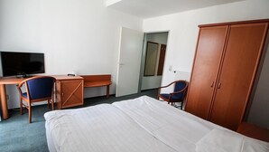 Double Room | WiFi (free), bed sheets - Hotel Ahrberg Viertel (Hannover)
