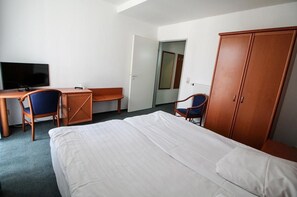 Double Room | Free WiFi, bed sheets - Hotel Ahrberg Viertel (Hannover)