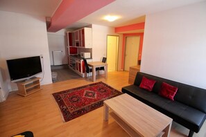 Apartment, 2 Bedrooms | Living room | Flat-screen TV - Hotel Ahrberg Viertel (Hannover)