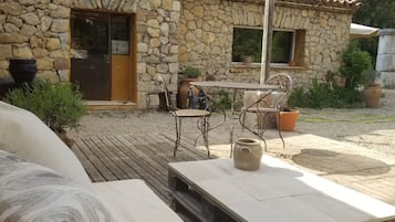 Classic Studio | Individually decorated, individually furnished, laptop workspace