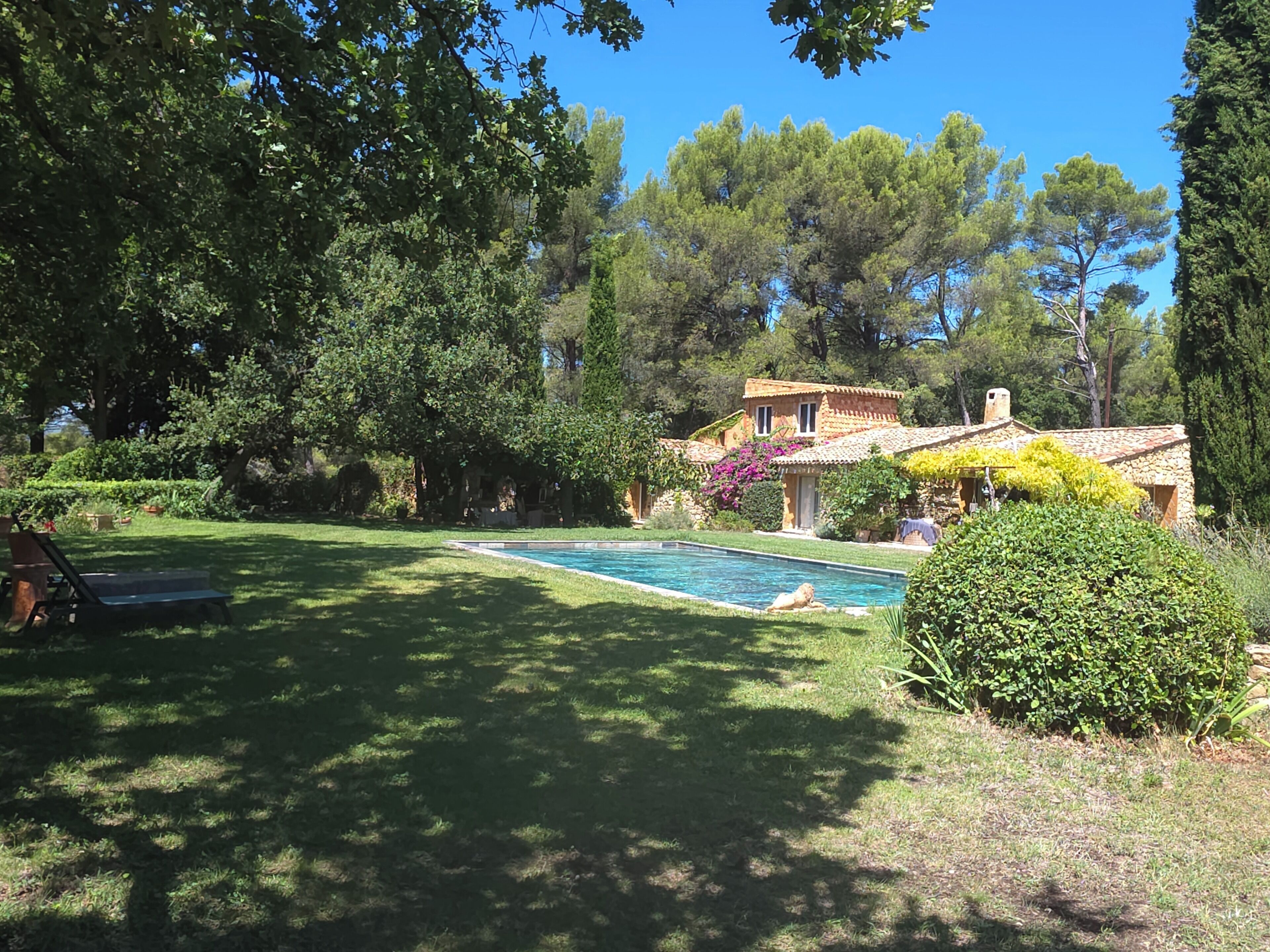 Seasonal outdoor pool, open 9:00 AM to 6:00 PM, pool loungers