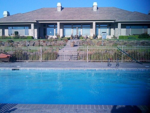 Pond Suite at Chateau Valhalla