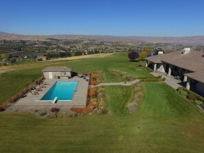 室外游泳池，恒温泳池