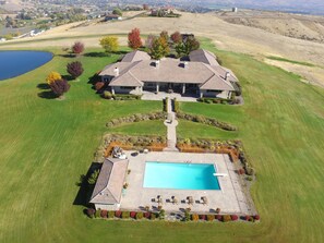 Exterior - Pond Suite at Chateau Valhalla (Selah)