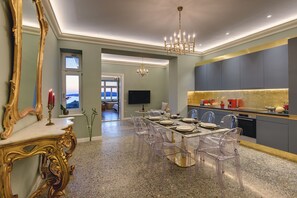 Appartamento Luxury | Cucina privata | Frigorifero, microonde, forno, piano cottura