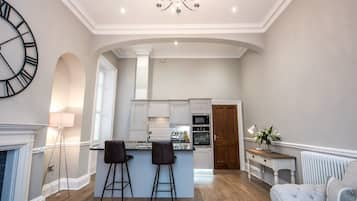 Apartemen, 1 kamar tidur (The Barrington) | Area keluarga | TV layar datar