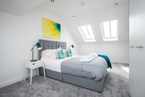 Penthouse, 2 Bedrooms (The Talbot) | Individually decorated, individually furnished, free WiFi, bed sheets - 52 Old Elvet (Durham)