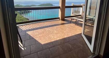 3 Bedroom House w/ Car Overlooking Rendezvous Bay with AC in bedrooms.