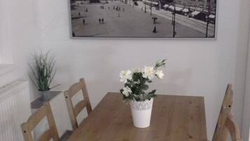 Studio (incl. Cleaning Fee 30 EUR) | In-room dining