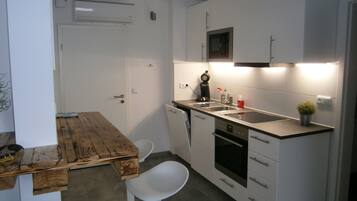Studio (incl. Cleaning Fee 30 EUR) | Private kitchen | Full-sized fridge, microwave, oven, stovetop