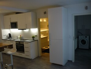 สตูดิโอ (incl. Cleaning Fee 30 EUR) | ครัวส่วนตัว | ตู้เย็นขนาดใหญ่, ไมโครเวฟ, เตาอบ, เตาประกอบอาหาร