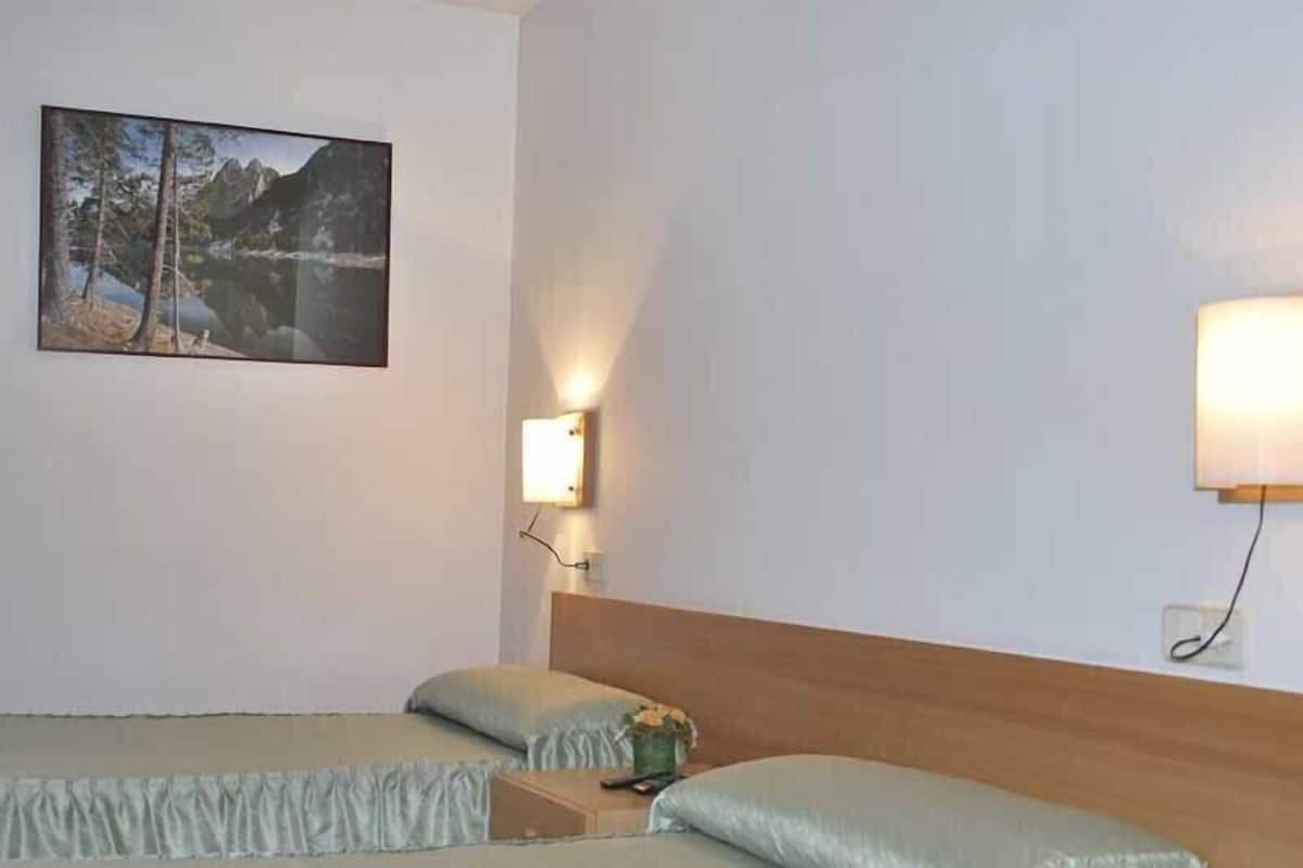 Kamer, 1 twee- of 2 eenpersoonsbedden | 3 slaapkamers, individueel gedecoreerd, babybedden, gratis wifi