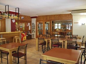Bar (en el alojamiento)
