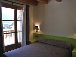 Individually decorated, cots/infant beds, free WiFi, bed sheets - Hotel Saloria (Alins)