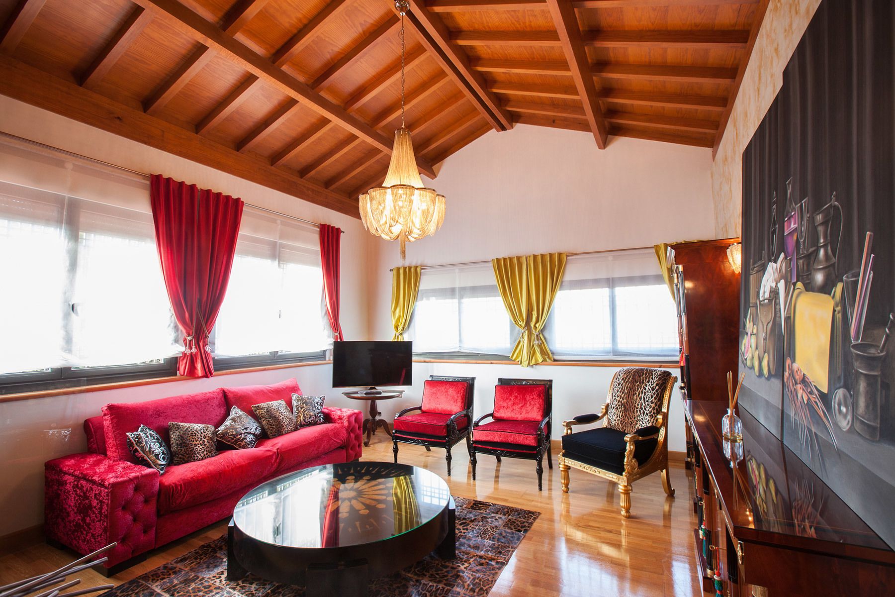 Exclusive Triple Room (Imperial) | In-room safe, blackout curtains, free WiFi, bed sheets