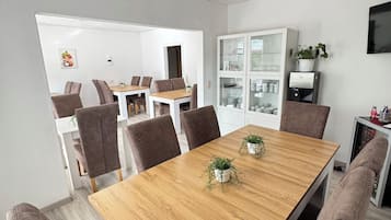 Daily continental breakfast (EUR 12.90 per person)