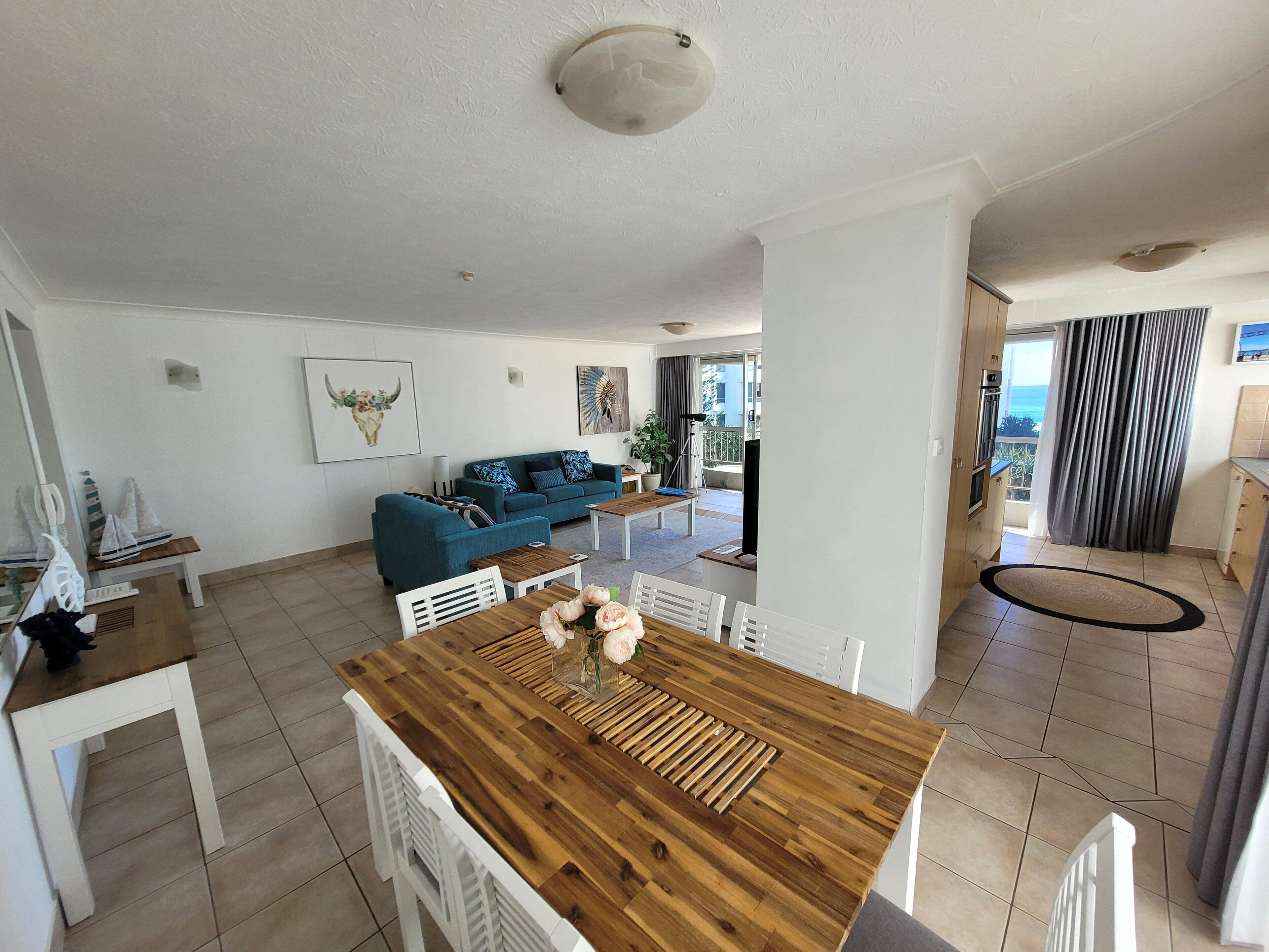 Ocean Views,Opposite Beach & Park, Wi-Fi, Parking - U14