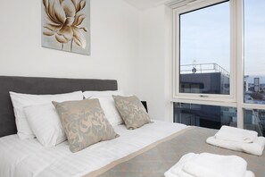 Iron/ironing board, cots/infant beds, free WiFi, bed sheets - Citadel Residences Hoey Court (London)