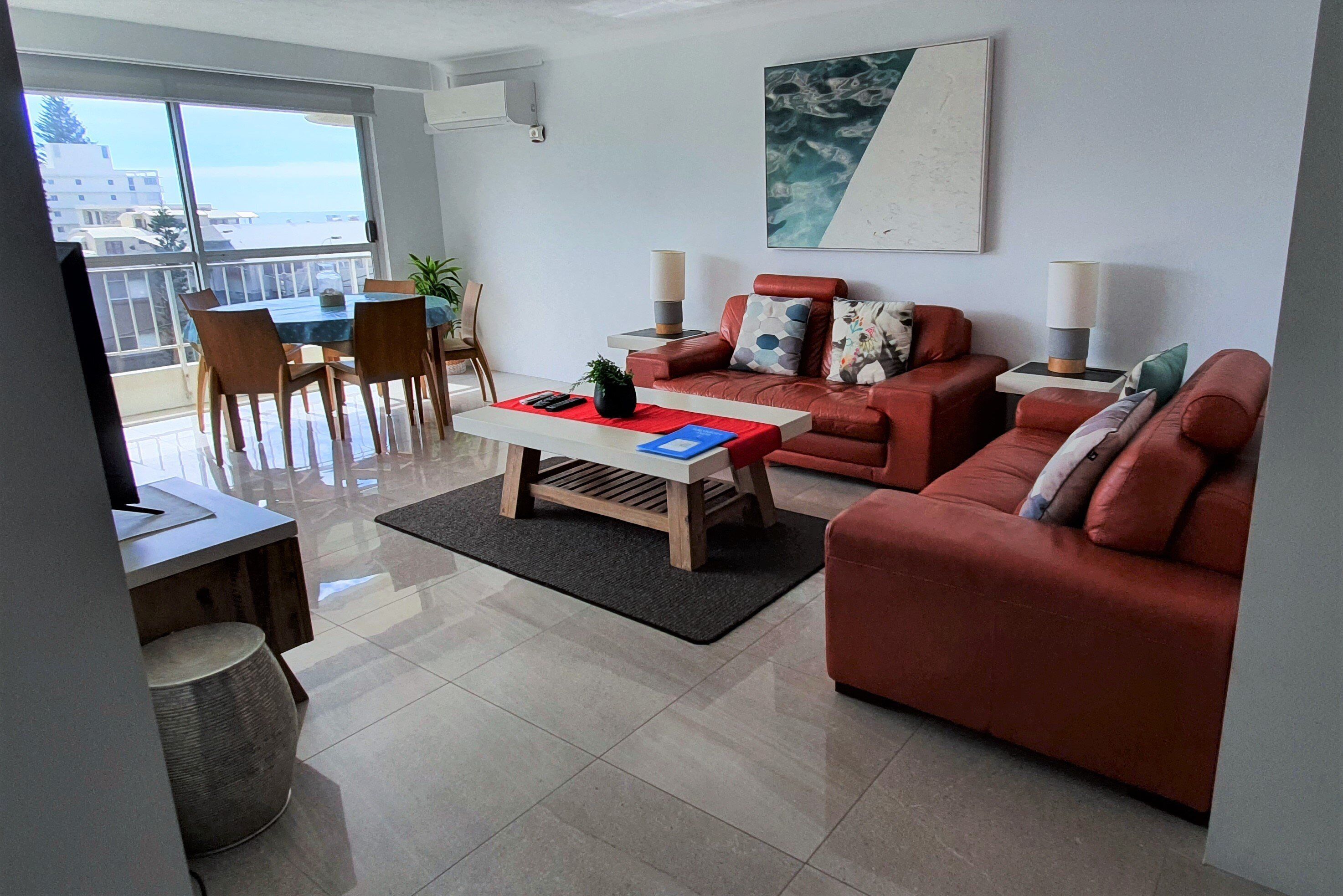 Ocean Views,Opposite Beach & Park, Wi-Fi, Parking- U16