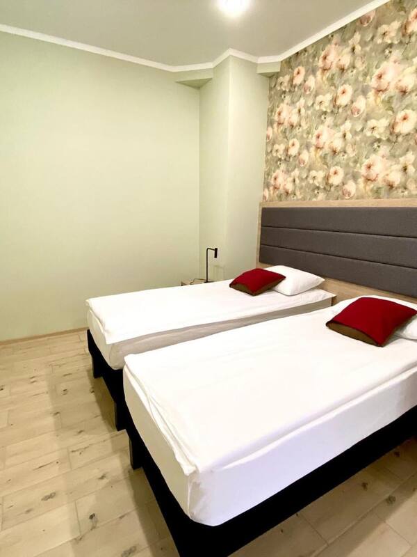 1 bedroom, in-room safe, iron/ironing board, rollaway beds