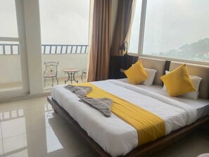 Luxury Room - Hotel Malghotras by Hazel Hotels (Dharamshala)