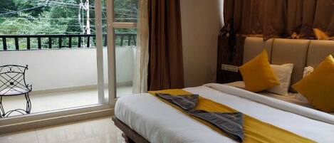 Premium bedding, individually decorated, individually furnished, desk