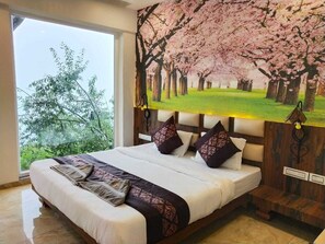 Executive Room | Premium bedding, individually decorated, individually furnished, desk