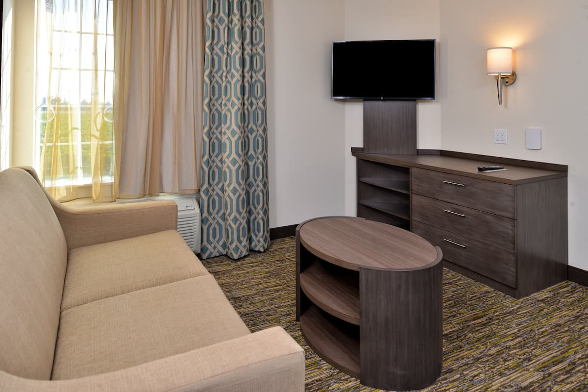 1 habitación, muebles diferentes y escritorio