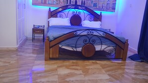 Deluxe Suite, 1 Bedroom | Laptop workspace, blackout drapes, soundproofing, iron/ironing board - La Corne d'Or (Dakar)